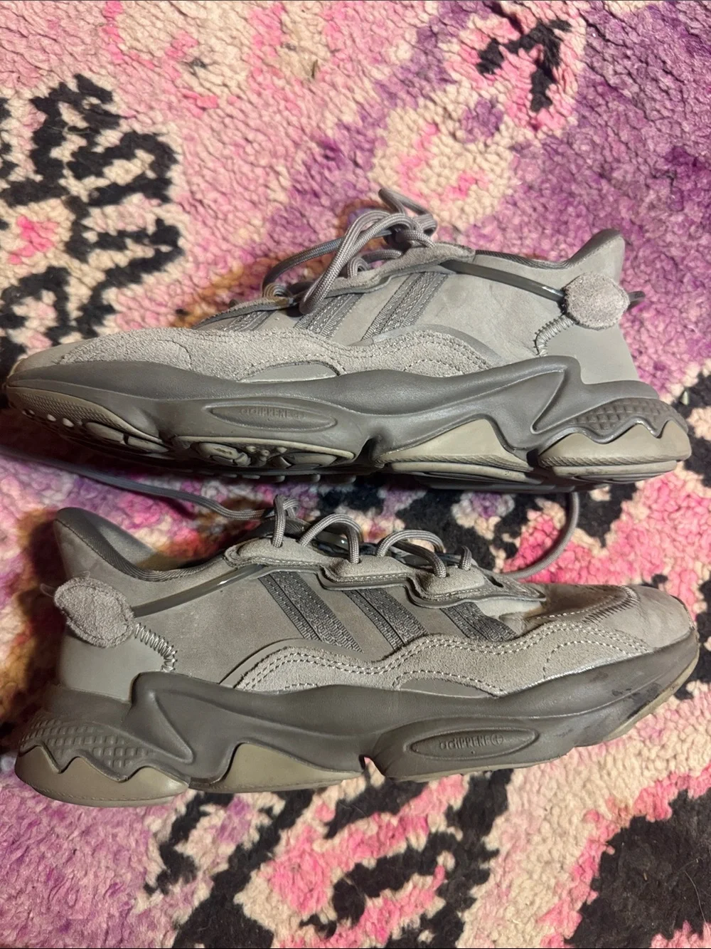 Women’s Adidas Ozweego Sneakers Size 8